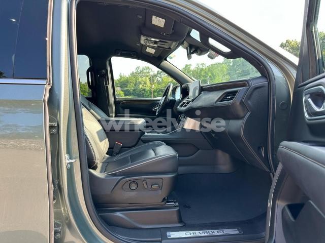 Photo 9 of 2023 CHEVROLET SUBURBAN C1500 PREMIER (VIN 1GNSCFKD0PR550962)