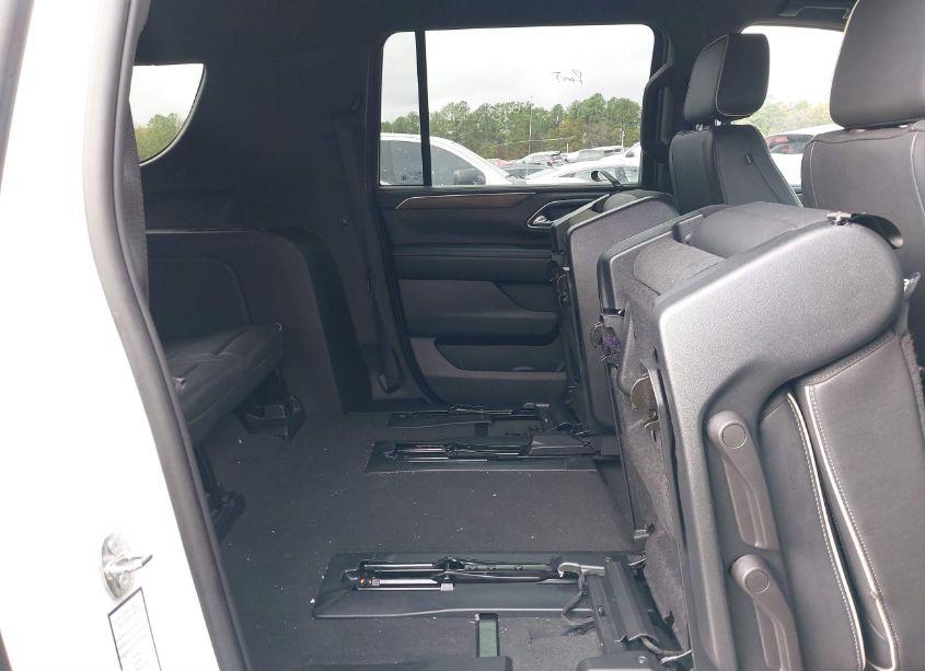 Photo 8 of 2023 Chevrolet Suburban 2WD PREMIER (VIN 1GNSCFKD1PR391823)