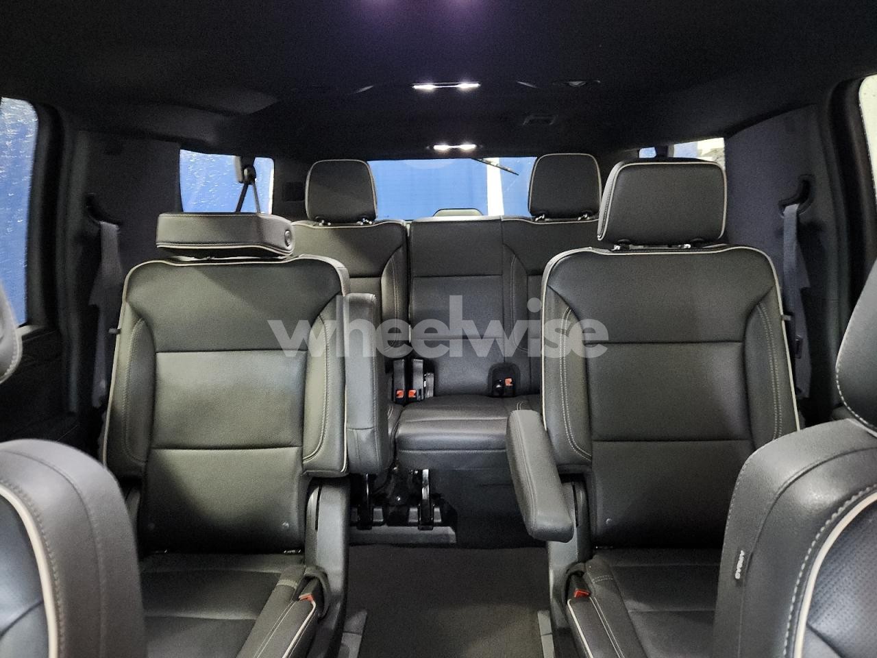 Photo 10 of 2023 CHEVROLET SUBURBAN C1500 PREMIER (VIN 1GNSCFKD1PR434900)