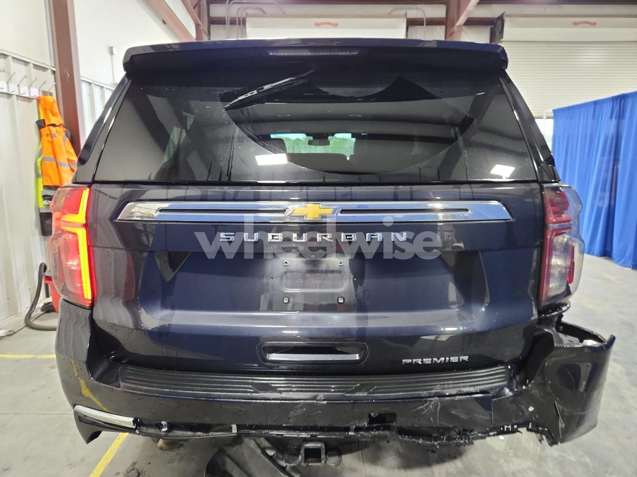 Photo 6 of 2023 CHEVROLET SUBURBAN C1500 PREMIER (VIN 1GNSCFKD1PR434900)