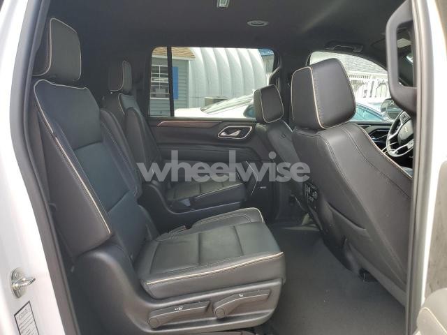 Photo 7 of 2023 CHEVROLET SUBURBAN C1500 PREMIER (VIN 1GNSCFKD2PR392978)