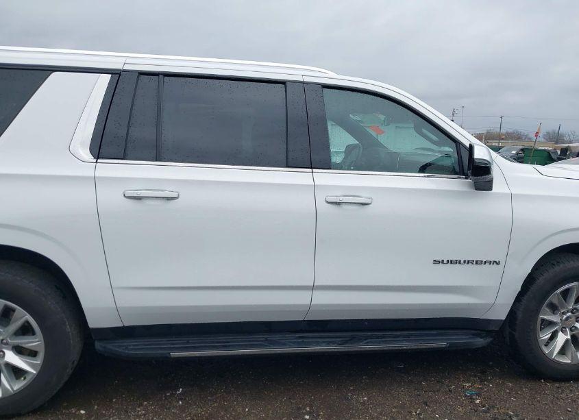 Photo 13 of 2023 Chevrolet Suburban 2WD PREMIER (VIN 1GNSCFKD2PR478758)