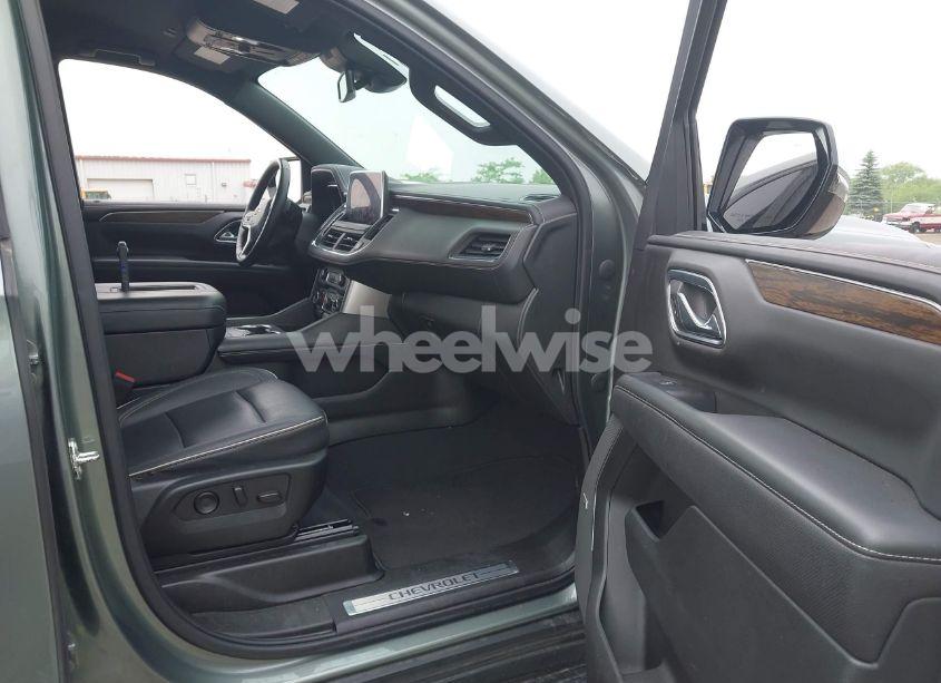 Photo 5 of 2023 Chevrolet Suburban 2WD PREMIER (VIN 1GNSCFKD3PR280397)