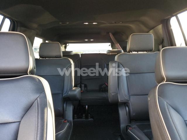 Photo 4 of 2023 CHEVROLET SUBURBAN C1500 PREMIER (VIN 1GNSCFKD3PR393914)