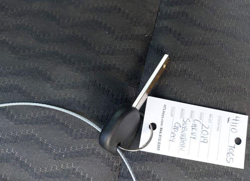 Photo 11 of 2019 Chevrolet Suburban LS (VIN 1GNSCGEC0KR220983)