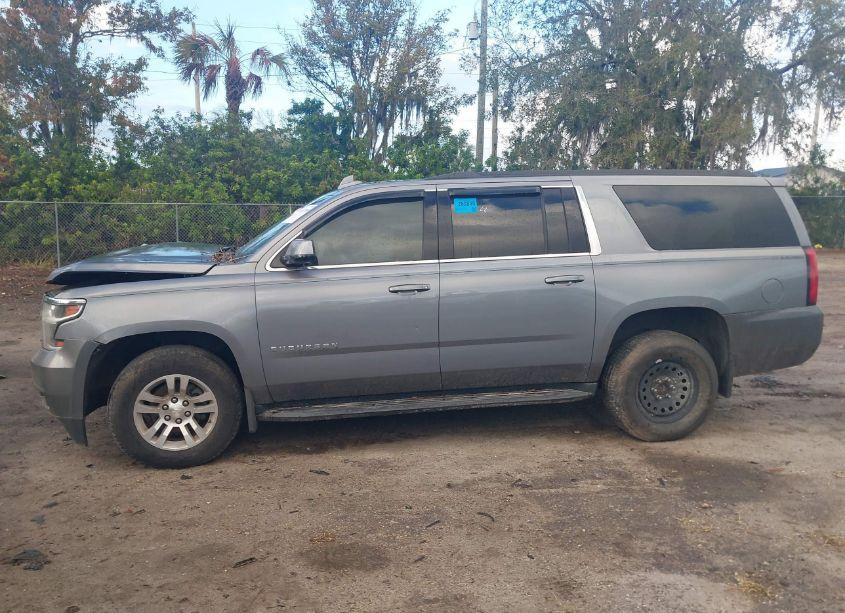 Photo 14 of 2019 Chevrolet Suburban LS (VIN 1GNSCGEC0KR220983)