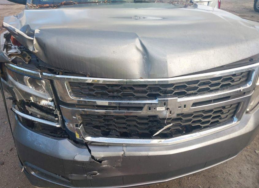 Photo 17 of 2019 Chevrolet Suburban LS (VIN 1GNSCGEC0KR220983)