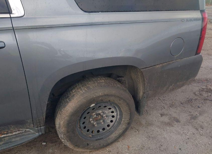 Photo 19 of 2019 Chevrolet Suburban LS (VIN 1GNSCGEC0KR220983)