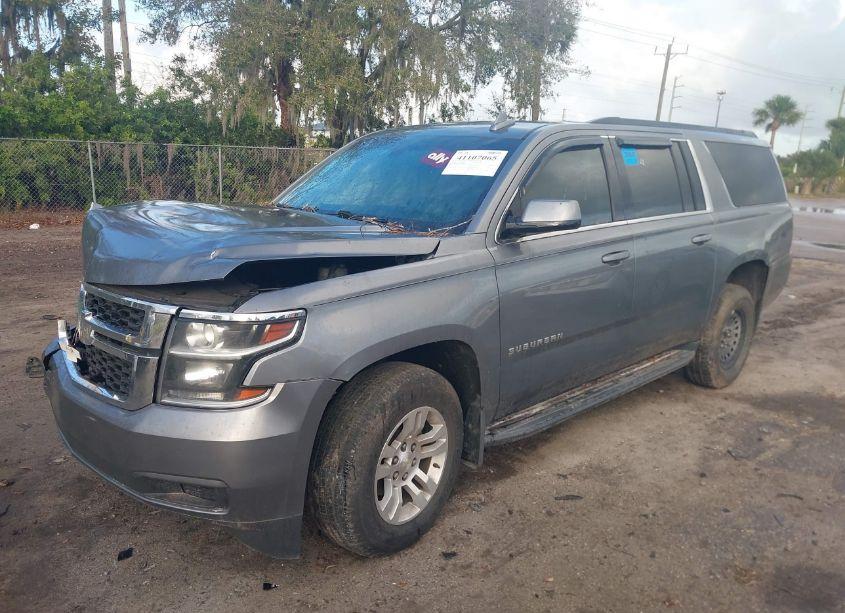 Photo 2 of 2019 Chevrolet Suburban LS (VIN 1GNSCGEC0KR220983)