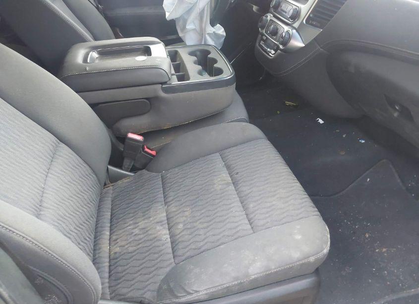 Photo 5 of 2019 Chevrolet Suburban LS (VIN 1GNSCGEC0KR220983)