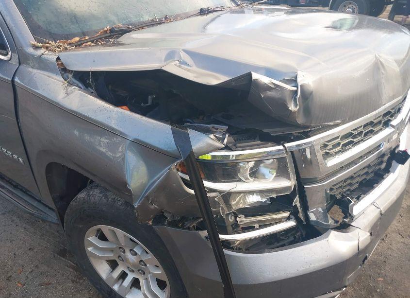 Photo 6 of 2019 Chevrolet Suburban LS (VIN 1GNSCGEC0KR220983)