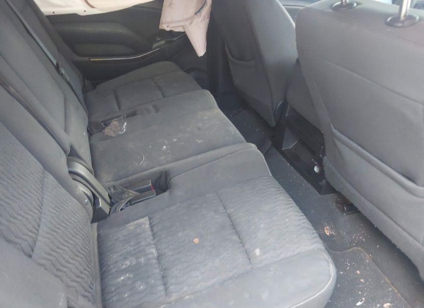 Photo 8 of 2019 Chevrolet Suburban LS (VIN 1GNSCGEC0KR220983)