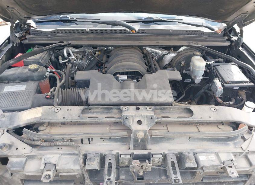 Photo 10 of 2018 Chevrolet Suburban LS (VIN 1GNSCGEC5JR136401)