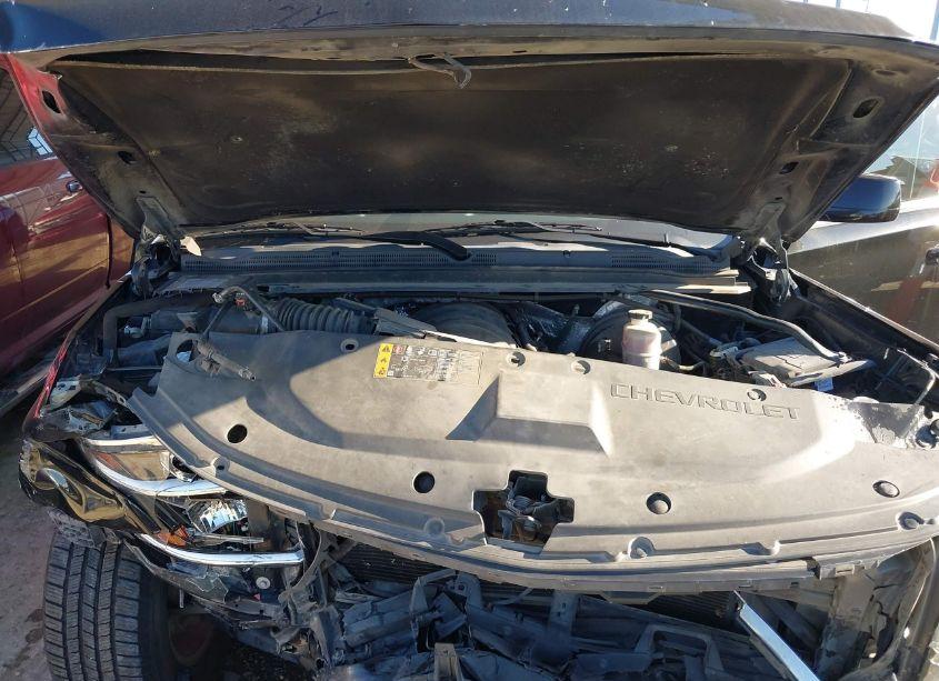 Photo 10 of 2018 Chevrolet Suburban LS (VIN 1GNSCGKC2JR316357)