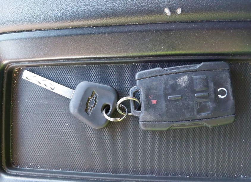 Photo 11 of 2018 Chevrolet Suburban LS (VIN 1GNSCGKC2JR316357)