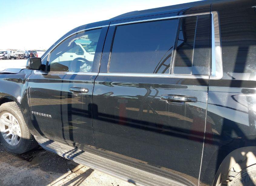 Photo 14 of 2018 Chevrolet Suburban LS (VIN 1GNSCGKC2JR316357)