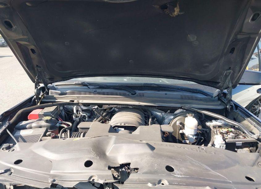 Photo 10 of 2018 Chevrolet Suburban LS (VIN 1GNSCGKC3JR318361)