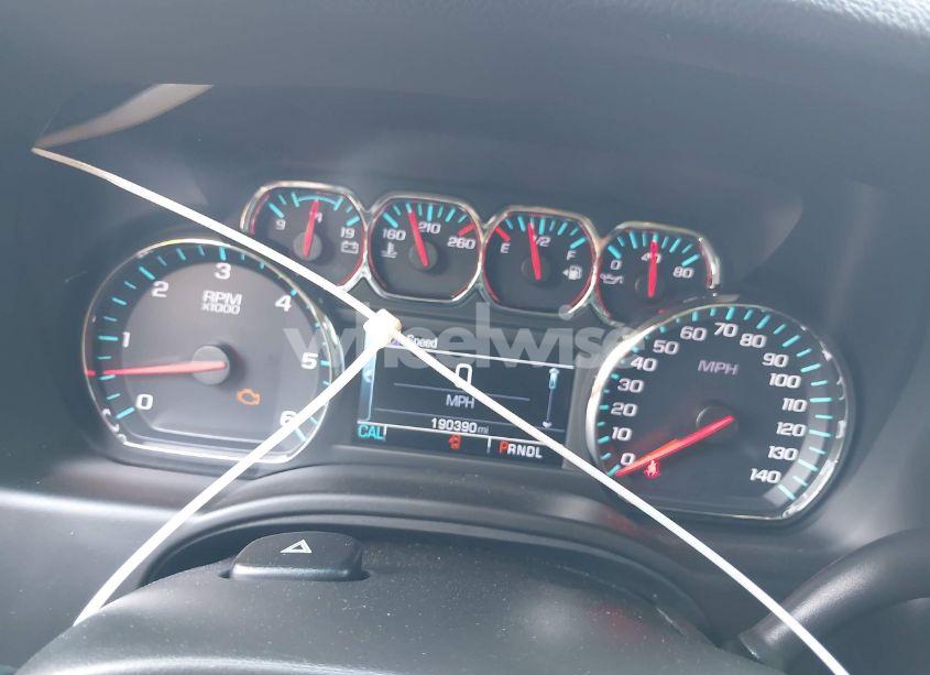 Photo 7 of 2020 Chevrolet Suburban 2WD LS (VIN 1GNSCGKCXLR238669)