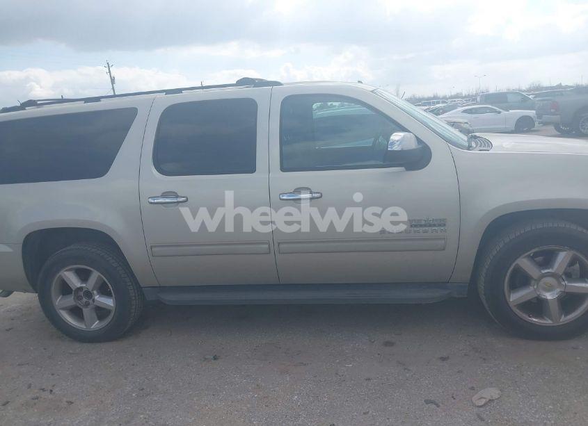 Photo 13 of 2013 Chevrolet Suburban 1500 LS (VIN 1GNSCHE01DR152210)