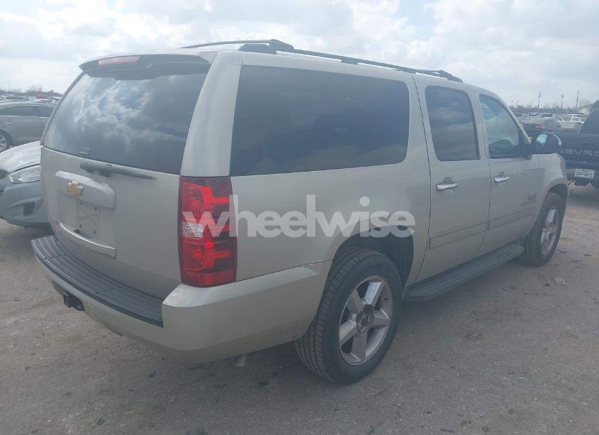 Photo 4 of 2013 Chevrolet Suburban 1500 LS (VIN 1GNSCHE01DR152210)