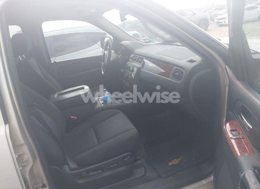 Photo 5 of 2013 Chevrolet Suburban 1500 LS (VIN 1GNSCHE01DR152210)