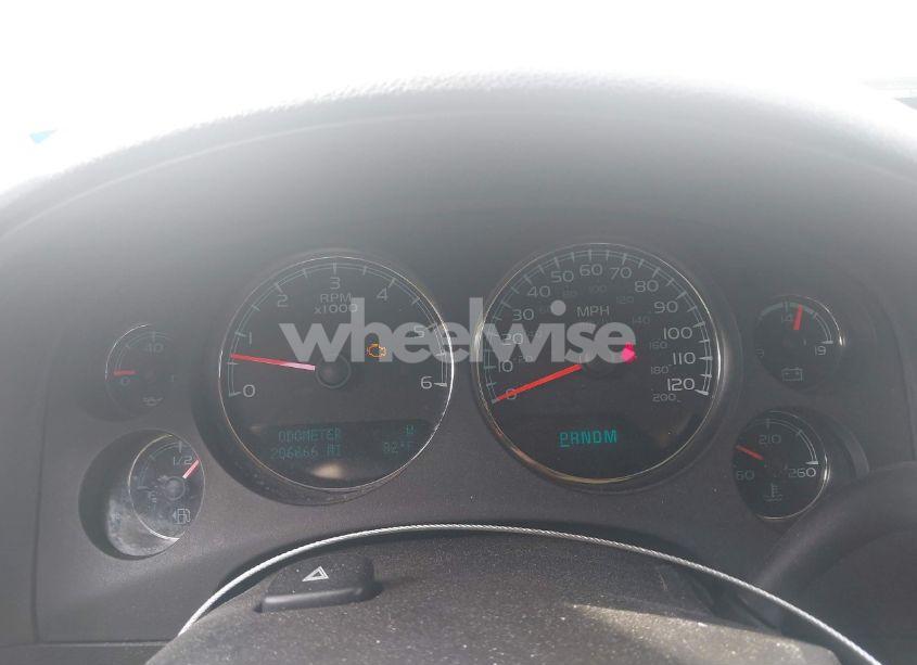 Photo 7 of 2013 Chevrolet Suburban 1500 LS (VIN 1GNSCHE01DR152210)