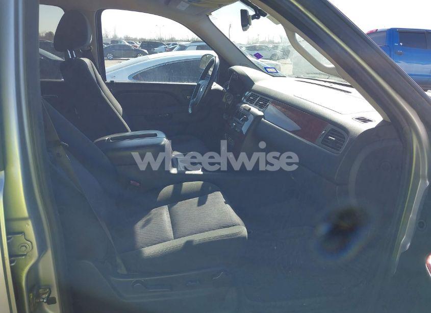 Photo 5 of 2012 Chevrolet Suburban 1500 LS (VIN 1GNSCHE02CR239144)