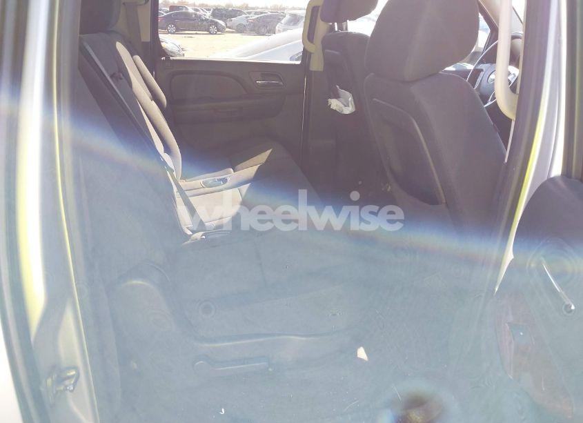 Photo 8 of 2012 Chevrolet Suburban 1500 LS (VIN 1GNSCHE02CR239144)