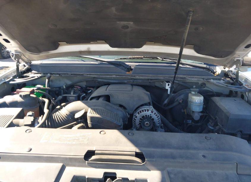 Photo 10 of 2011 Chevrolet Suburban 1500 LS (VIN 1GNSCHE03BR105273)