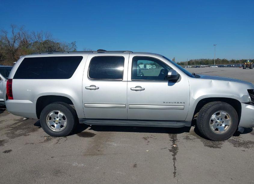 Photo 13 of 2011 Chevrolet Suburban 1500 LS (VIN 1GNSCHE03BR105273)