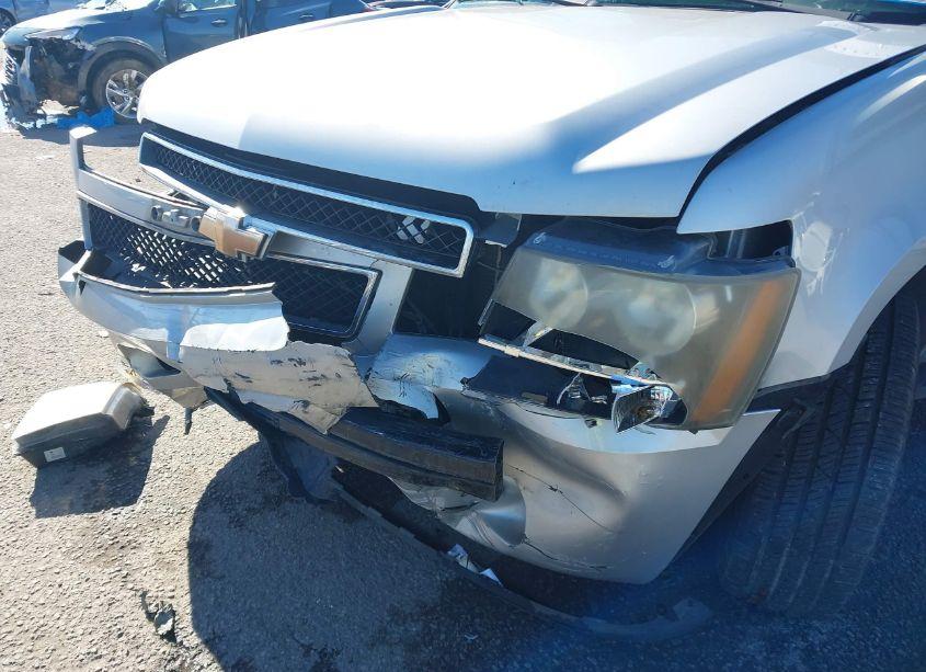 Photo 6 of 2011 Chevrolet Suburban 1500 LS (VIN 1GNSCHE03BR105273)