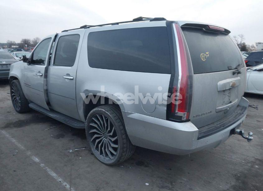 Photo 3 of 2011 Chevrolet Suburban 1500 LS (VIN 1GNSCHE07BR241468)