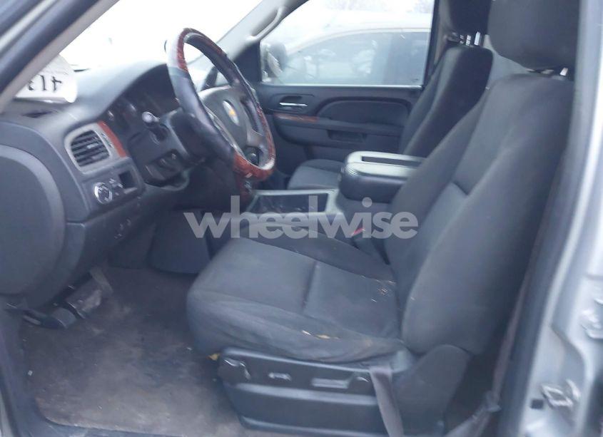 Photo 5 of 2011 Chevrolet Suburban 1500 LS (VIN 1GNSCHE07BR241468)
