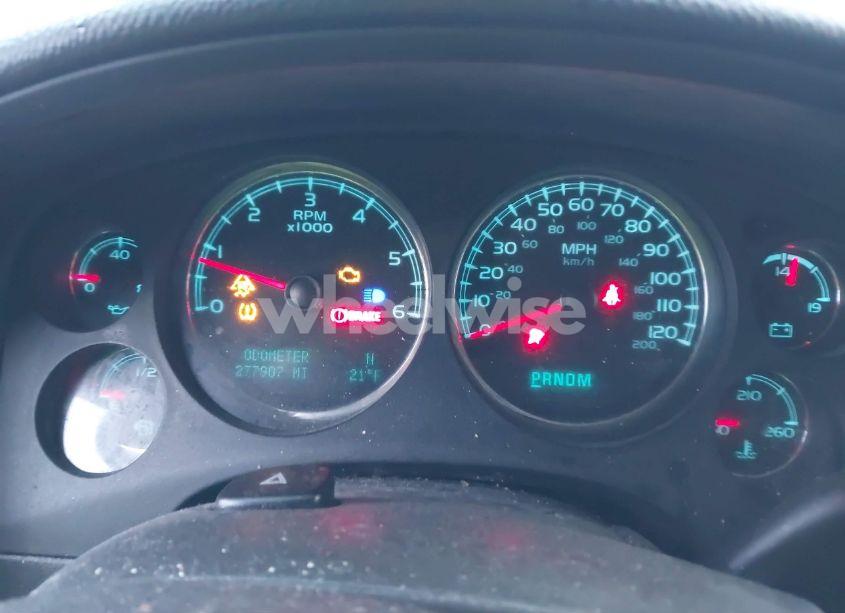 Photo 7 of 2011 Chevrolet Suburban 1500 LS (VIN 1GNSCHE07BR241468)