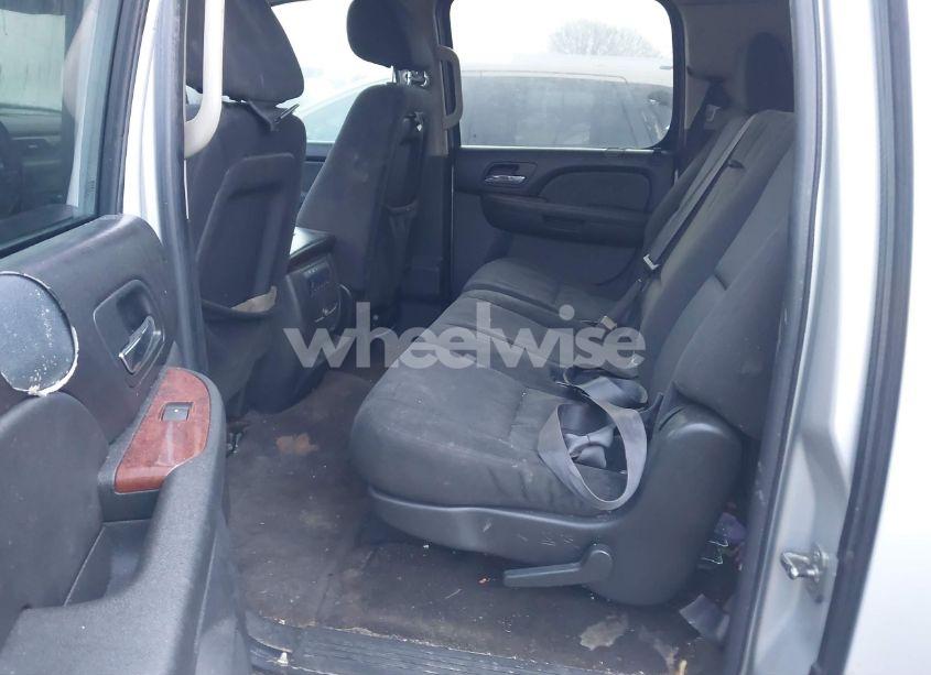 Photo 8 of 2011 Chevrolet Suburban 1500 LS (VIN 1GNSCHE07BR241468)