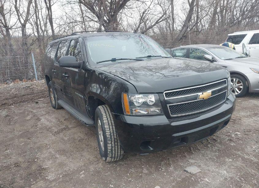 2011 Chevrolet Suburban 1500 LS (VIN 1GNSCHE08BR304819) main photo