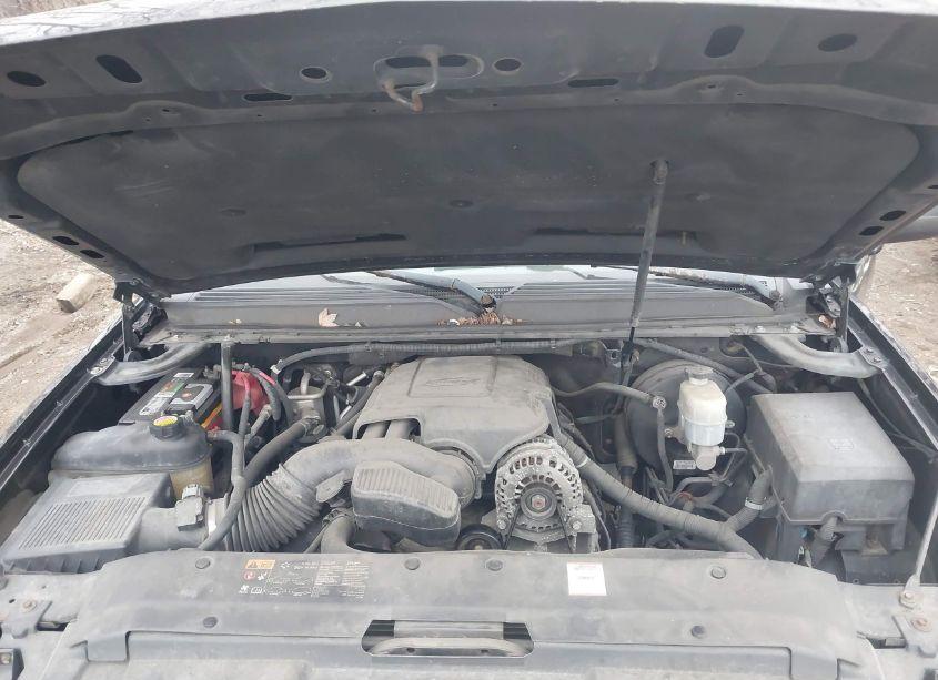 Photo 10 of 2011 Chevrolet Suburban 1500 LS (VIN 1GNSCHE08BR304819)