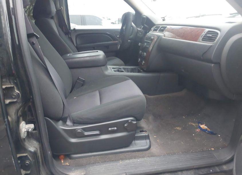 Photo 5 of 2011 Chevrolet Suburban 1500 LS (VIN 1GNSCHE08BR304819)