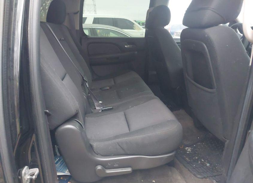 Photo 8 of 2011 Chevrolet Suburban 1500 LS (VIN 1GNSCHE08BR304819)