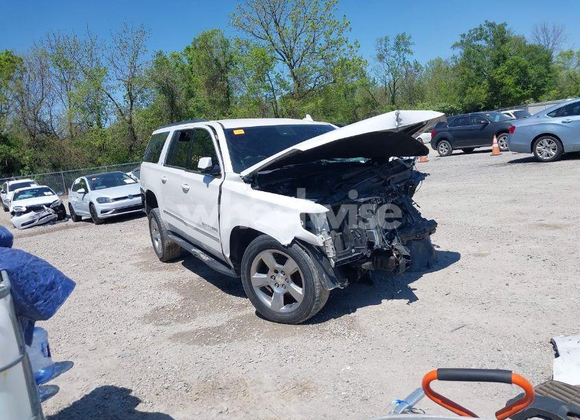 2017 Chevrolet Suburban LT (VIN 1GNSCHKC0HR252447) main photo