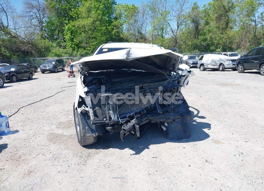 Photo 13 of 2017 Chevrolet Suburban LT (VIN 1GNSCHKC0HR252447)