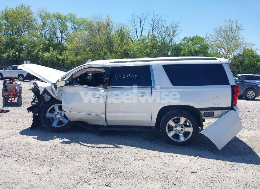 Photo 15 of 2017 Chevrolet Suburban LT (VIN 1GNSCHKC0HR252447)