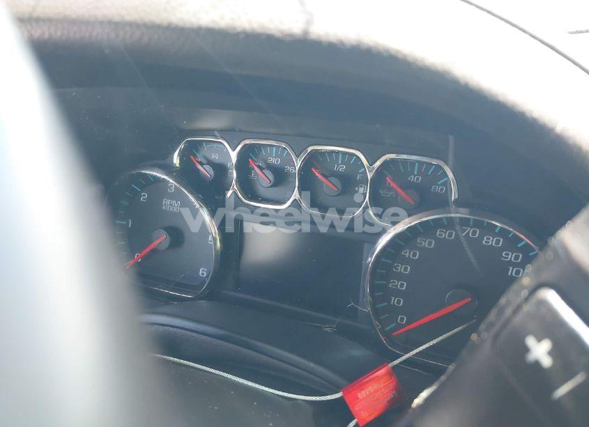 Photo 7 of 2017 Chevrolet Suburban LT (VIN 1GNSCHKC0HR252447)