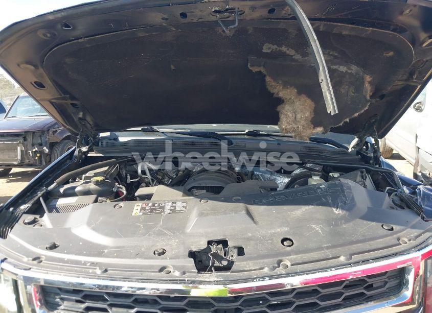 Photo 10 of 2018 Chevrolet Suburban LT (VIN 1GNSCHKC1JR131979)