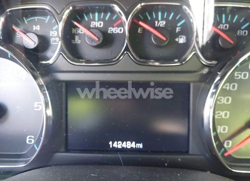 Photo 15 of 2018 Chevrolet Suburban LT (VIN 1GNSCHKC1JR131979)