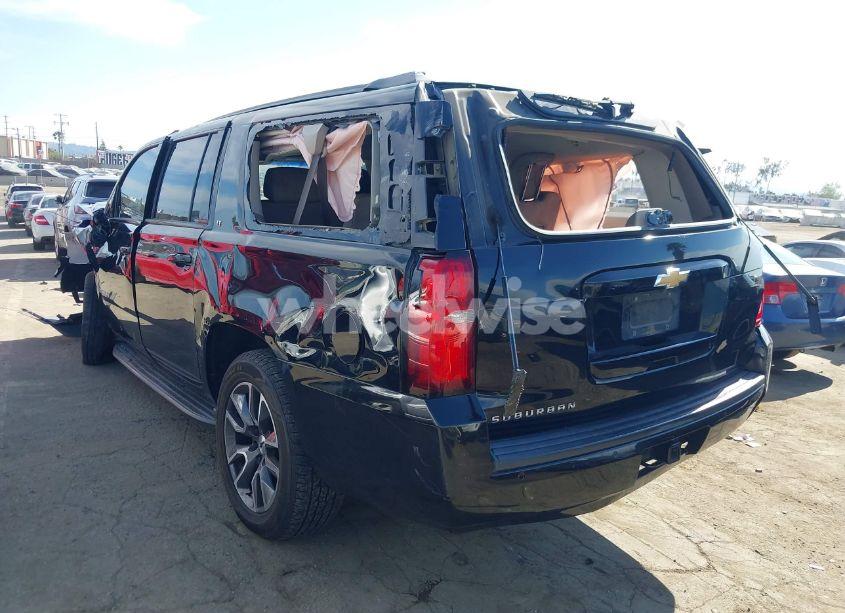 Photo 3 of 2018 Chevrolet Suburban LT (VIN 1GNSCHKC1JR131979)
