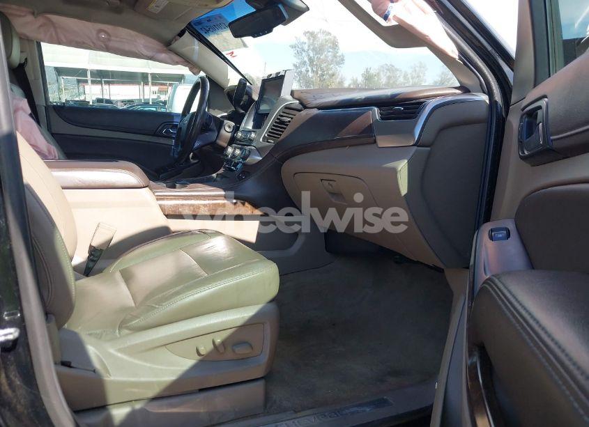 Photo 5 of 2018 Chevrolet Suburban LT (VIN 1GNSCHKC1JR131979)