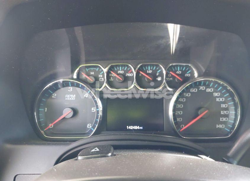 Photo 7 of 2018 Chevrolet Suburban LT (VIN 1GNSCHKC1JR131979)