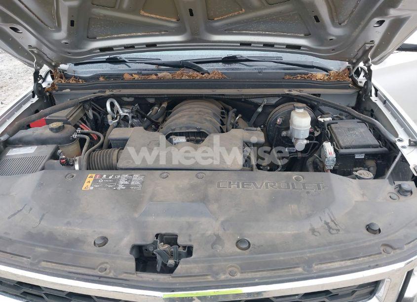 Photo 10 of 2018 Chevrolet Suburban LT (VIN 1GNSCHKC1JR394991)