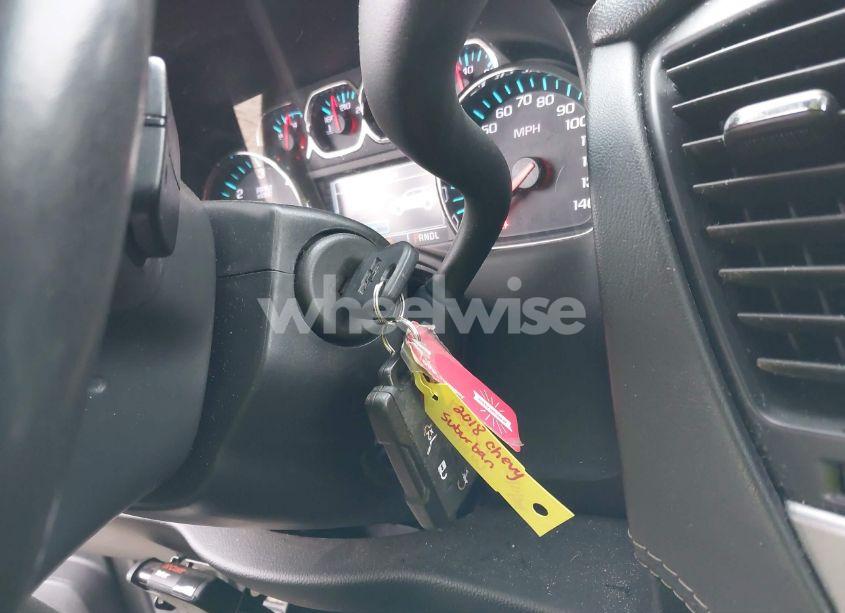 Photo 11 of 2018 Chevrolet Suburban LT (VIN 1GNSCHKC1JR394991)